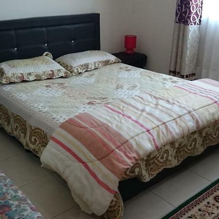 Kenanga Homestay Nilai Exteriér fotografie