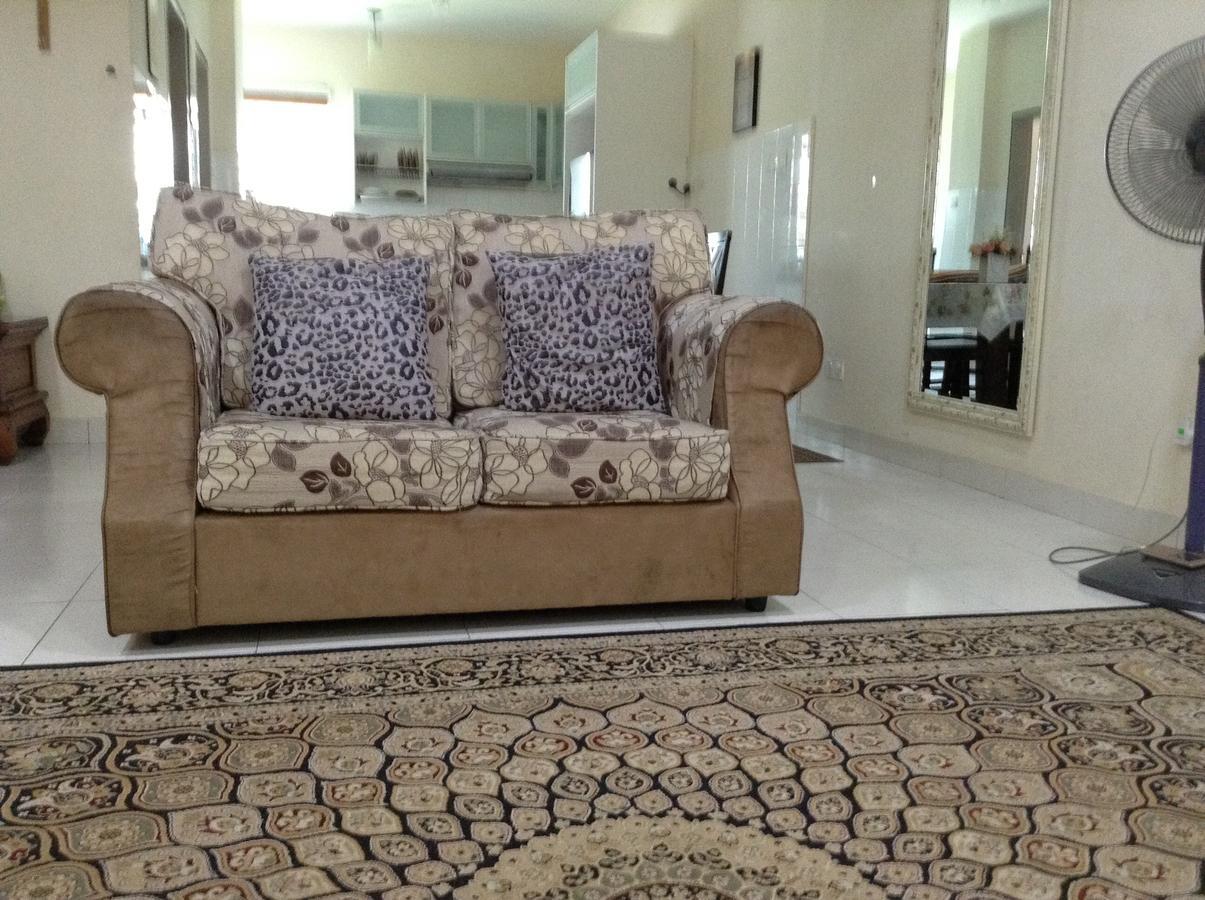 Kenanga Homestay Nilai Exteriér fotografie